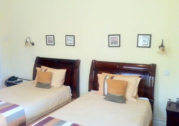 Habitación con 1 cama matrimonial o 2 individuales | 1 habitación, escritorio y wifi gratis