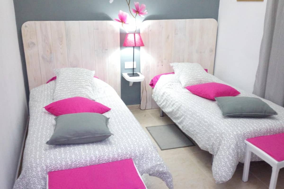 1 bedroom, in-room safe, free WiFi, bed sheets
