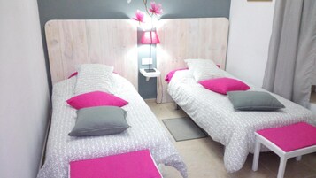 Deluxe Twin Room | 1 bedroom, in-room safe, free WiFi, bed sheets