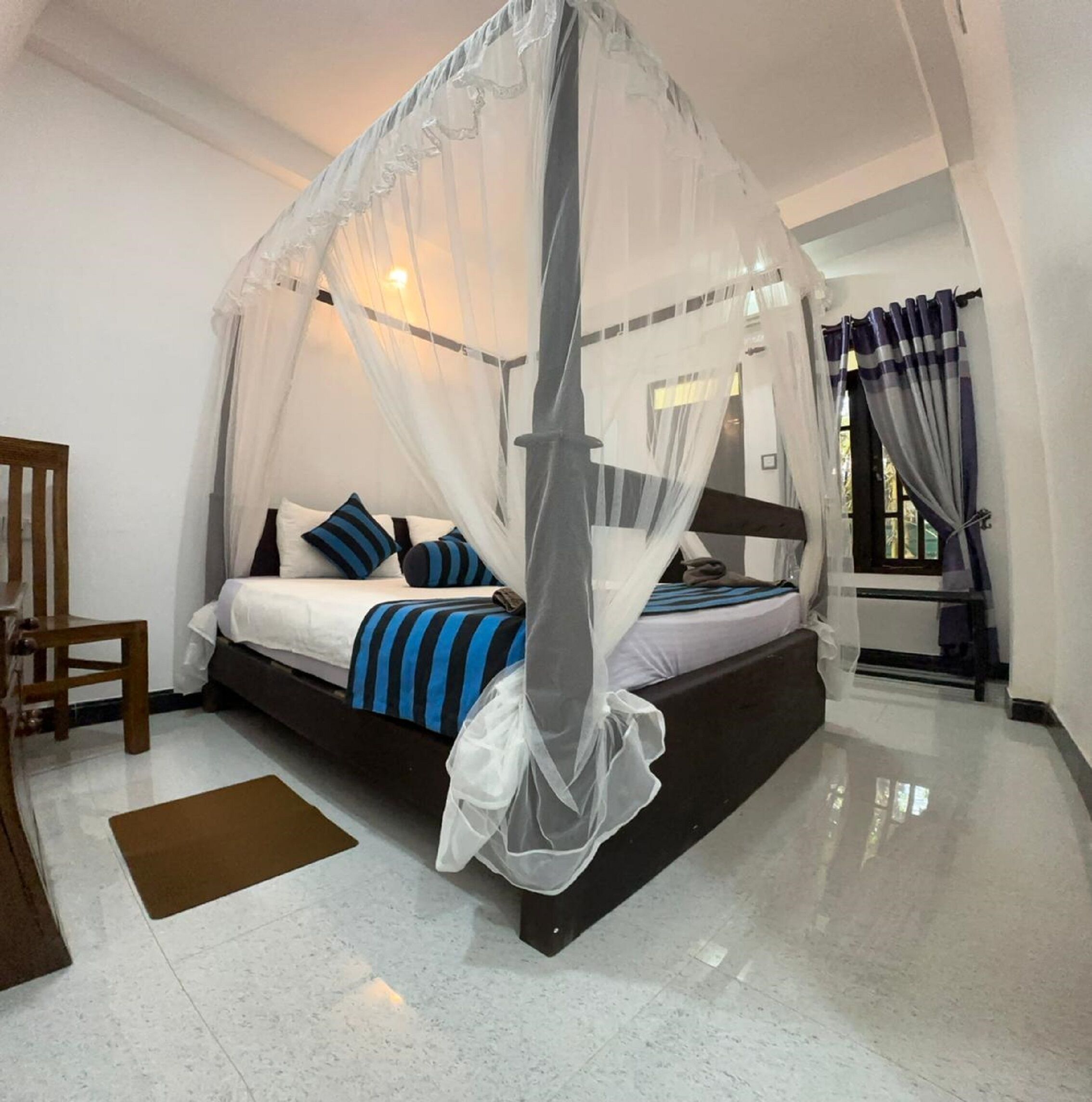 Desk, soundproofing, iron/ironing board, free WiFi