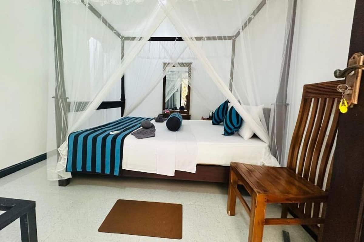 Deluxe Double Room | Desk, soundproofing, iron/ironing board, free WiFi