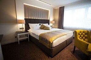 Premium bedding, minibar, desk, iron/ironing board - Hotel Classico (Twistringen)