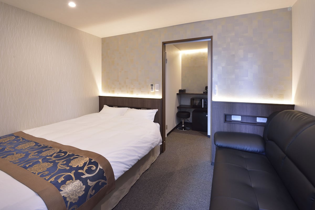 Economy Double Room | Premium bedding, down comforters, desk, blackout drapes