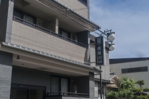 Exterior detail - UU Inn Fushimi Kyoto (Kyoto)
