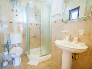 Standard Studio, 3 Single Beds, Balcony, Sea View | Bathroom - Apartments Viktorija (Petrovac)