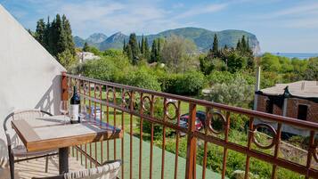 Standard-Studio, 3 Einzelbetten, Balkon, Meerblick | Balkon