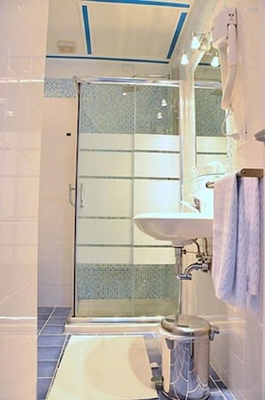 Bathroom shower - La Villa (Montagnana)