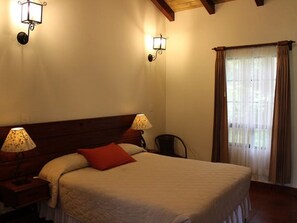 Classic-Doppelzimmer, 1 Queen-Bett, Nichtraucher, Gartenblick