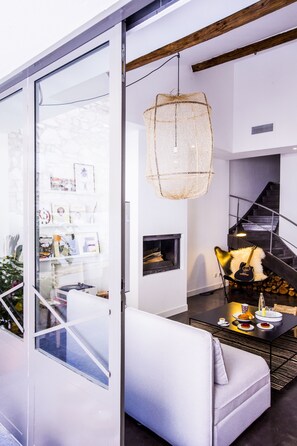 Interior entrance - Antichambre (Nîmes)