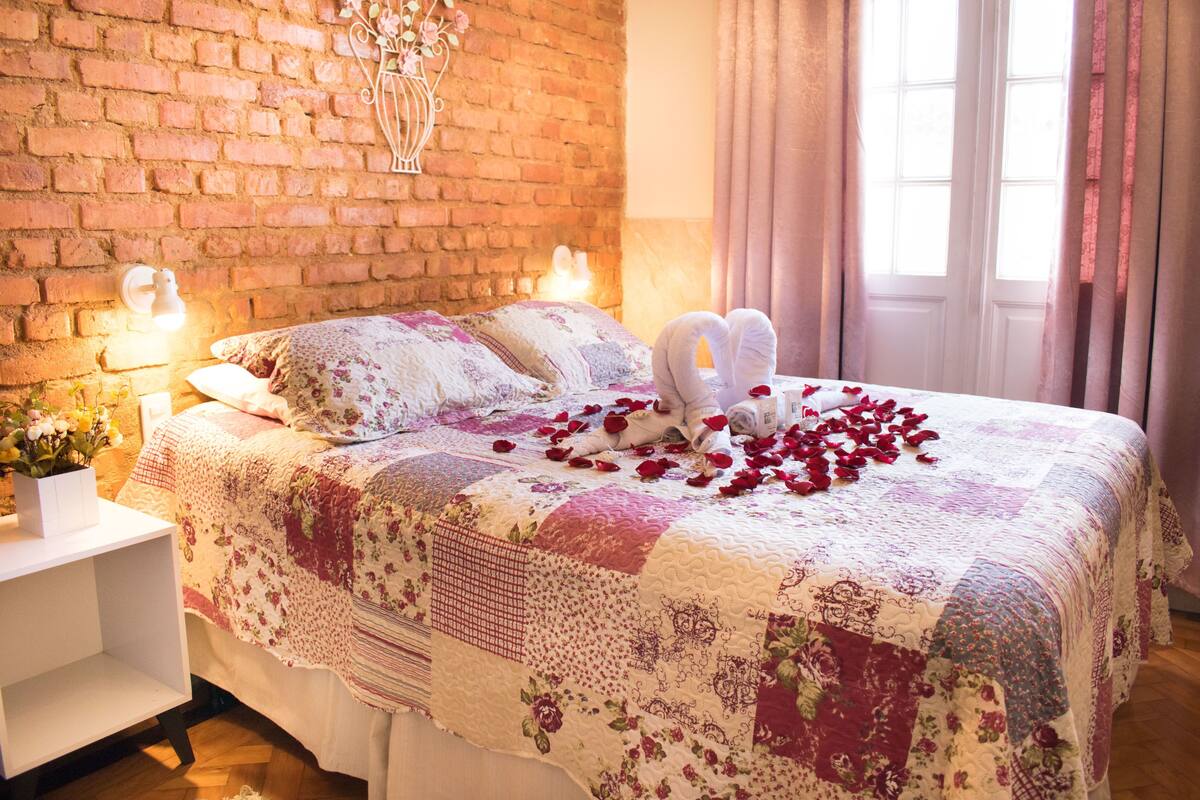 Minibar, blackout curtains, free WiFi, bed sheets