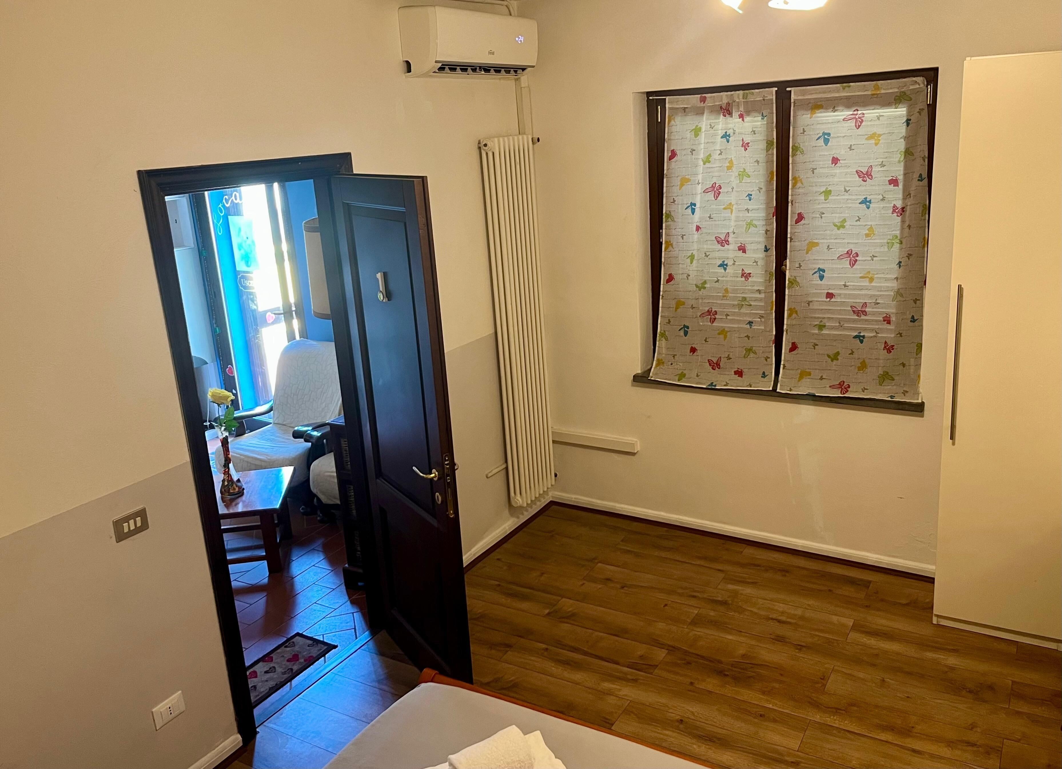 Habitación (Room 01) | Escritorio, wifi gratis y ropa de cama 