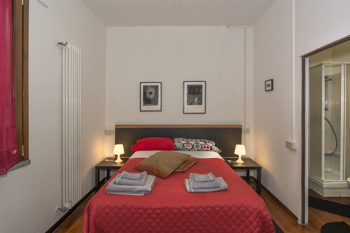 Habitación doble, 2 camas individuales (Room 04) | 1 habitación, escritorio, wifi gratis y ropa de cama