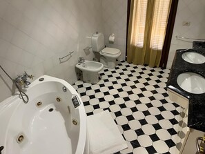 Triple Room, Bathtub (Room 03) - Il Cielo di Lucio (Pisa)
