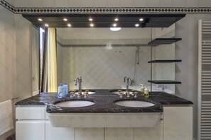 Triple Room, Bathtub (Room 03) | Bathroom sink