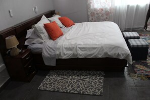 Room - FULLHOUSE (Kumasi)