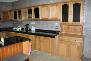 Private kitchenette - FULLHOUSE (Kumasi)