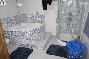 Bathroom - FULLHOUSE (Kumasi)
