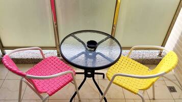 ์ฟผ๋๋ฃธ | ํ
๋ผ์ค/ํํฐ์ค