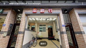 A hotel entrance with a tiled facade and a bicycle parked in front. - Star to travel B&B (Hengchun)