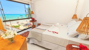 Superior Double Room | Peti besi dalam bilik, meja, langsir/tirai gelap terus 