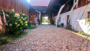 Comfort Twin Room | Courtyard