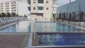 2 piscines a l'aire lliure 