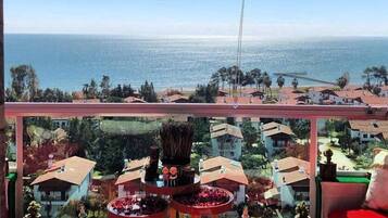 Luxury House, 3 Bedrooms | Balcony