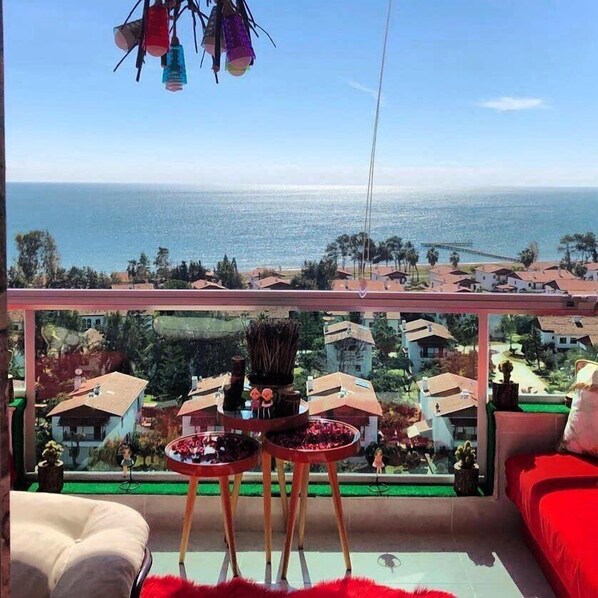 Luxury House, 3 Bedrooms | Balcony