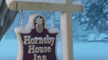 Señal para la posada Hornsby House y desayuno.