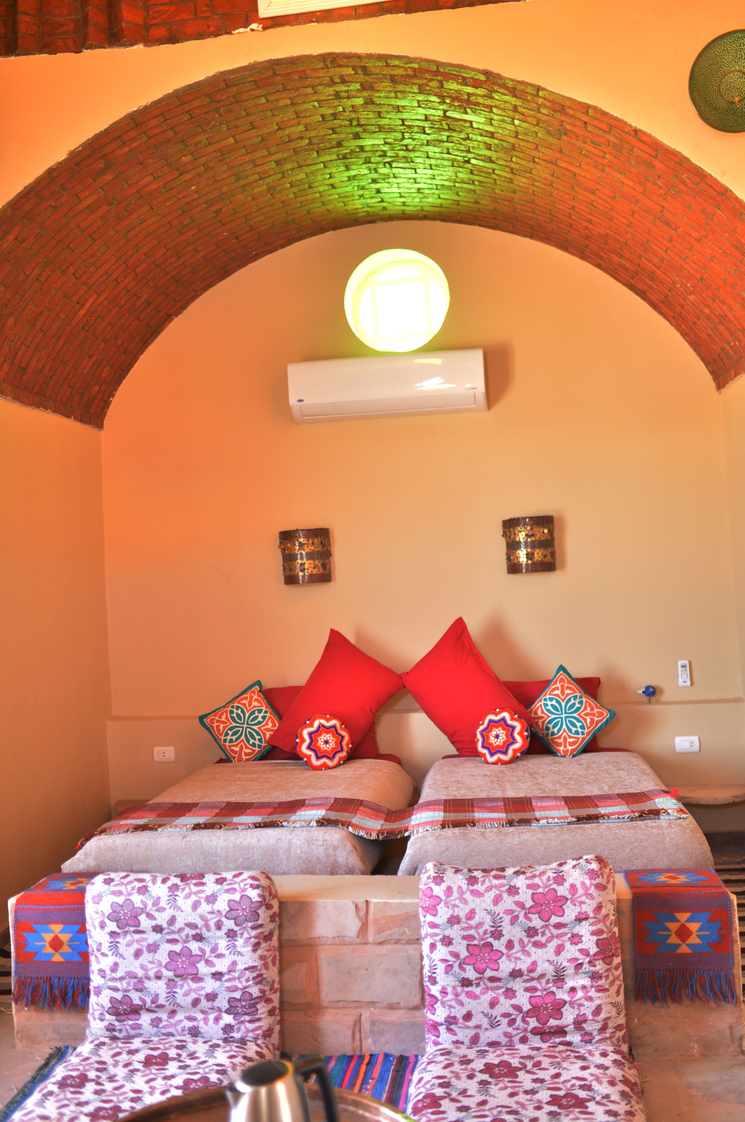 1 bedroom, individually decorated, individually furnished, bed sheets