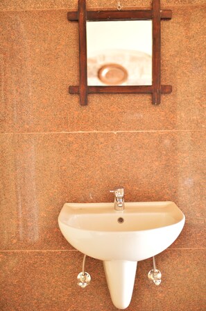 Een douche, handdoeken