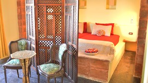 1 bedroom, individually decorated, individually furnished, bed sheets - Anakato Kiki (Aswan)
