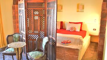 1 kamar tidur dan didekorasi berbeda-beda