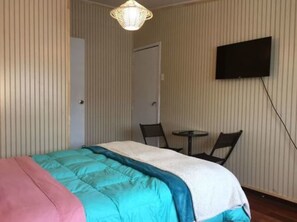 Standard-Doppelzimmer, 1 Doppelbett | Schreibtisch, Bügeleisen/Bügelbrett, kostenloses WLAN, Bettwäsche