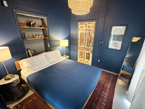 Deluxe Queen Suite - No Pets | Premium bedding, down comforters, individually decorated - The Lincoln Marfa (Marfa)