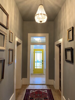 Nhà Premium | Bộ đồ giường cao cấp, chăn bông, trang trí khác biệt 