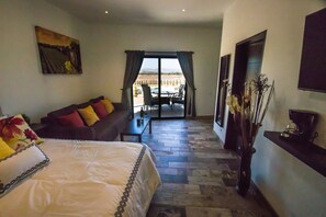 Deluxe Room, 1 Queen Bed, Non Smoking | Premium bedding, blackout drapes, iron/ironing board, free WiFi - Cuatro Lunas (Valle de Guadalupe)
