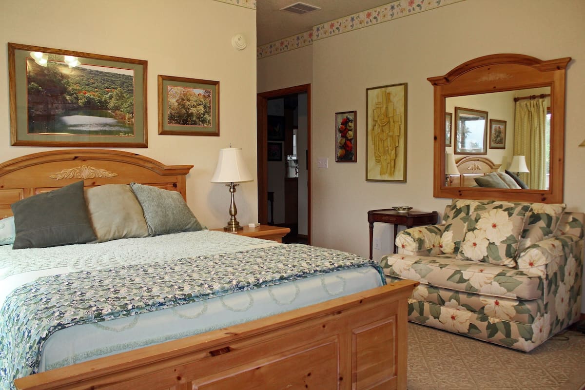 Signature Room, 1 Queen Bed, Patio, Hill View (Angellique) | 1 bedroom, Egyptian cotton sheets, premium bedding, pillowtop beds