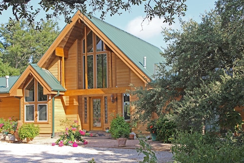 Prow'd House Bed & Breakfast