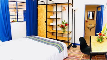 Espace de travail pour ordinateur portable, Wi-Fi gratuit, draps fournis
