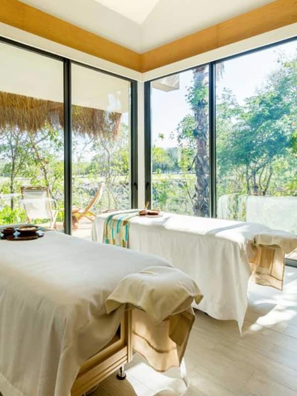 Couples treatment room(s), body treatments, hot stone massages