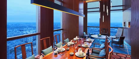 2 restaurants, breakfast, lunch, dinner served; Chinese cuisine