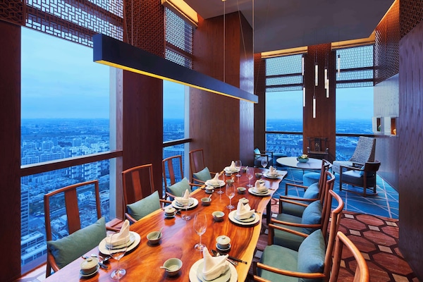 2 restaurants, breakfast, lunch, dinner served; Chinese cuisine