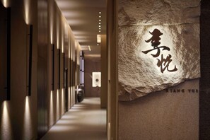 2 restaurants, breakfast, lunch, dinner served; Chinese cuisine - Hyatt Regency Shanghai Jiading (Shanghai)