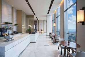 2 restaurants, breakfast, lunch, dinner served; Chinese cuisine - Hyatt Regency Shanghai Jiading (Shanghai)