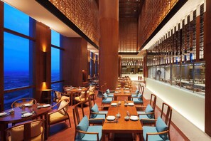 2 restaurants; breakfast, lunch, and dinner served - Hyatt Regency Shanghai Jiading (Shanghai)