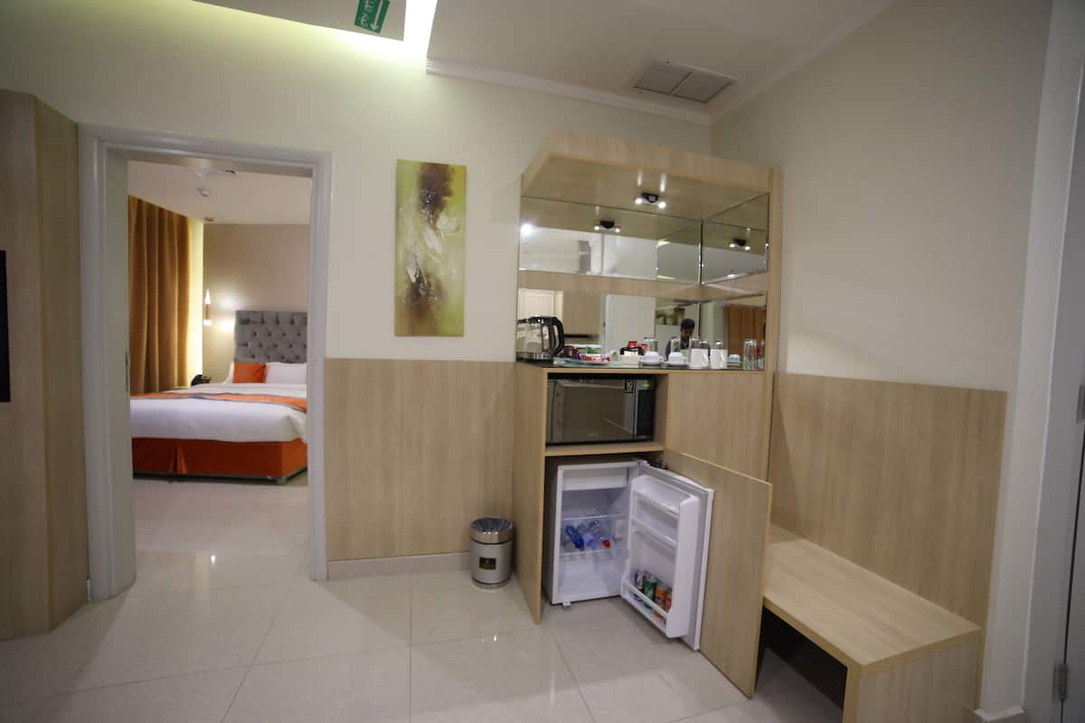 Ropa de cama de alta calidad y minibar