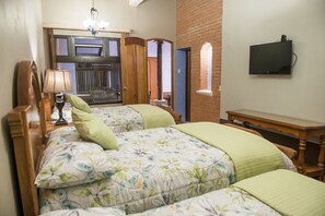 Habitación triple clásica, varias camas, para no fumadores | Wifi gratis y ropa de cama 