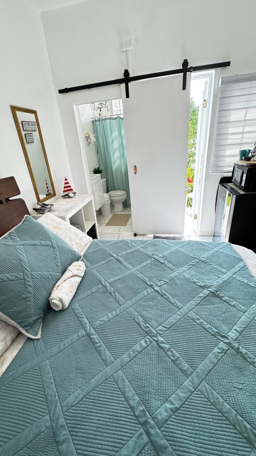 1 habitación, tabla de planchar con plancha, wifi gratis y ropa de cama 