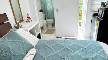 1 habitación, tabla de planchar con plancha, wifi gratis y ropa de cama